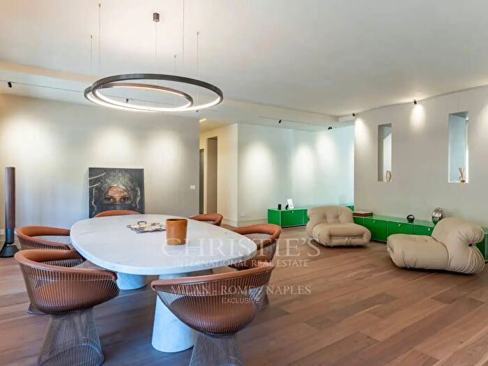 Appartamento con 9 locali in vendita in Via del Gambero, Roma