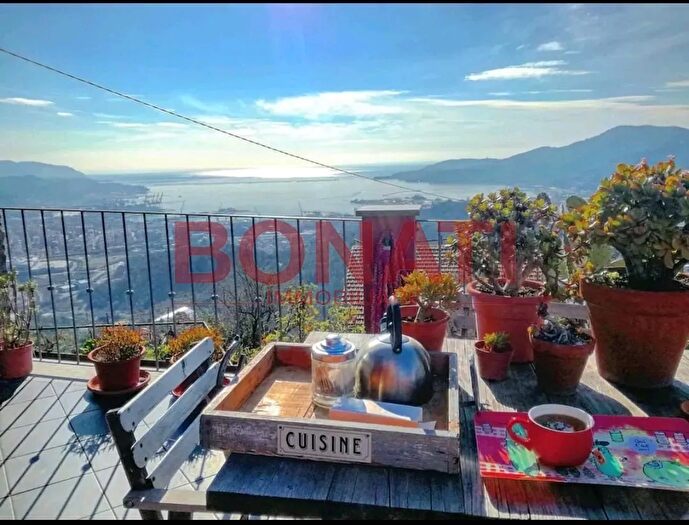 Casa con 6 locali in vendita in La Spezia