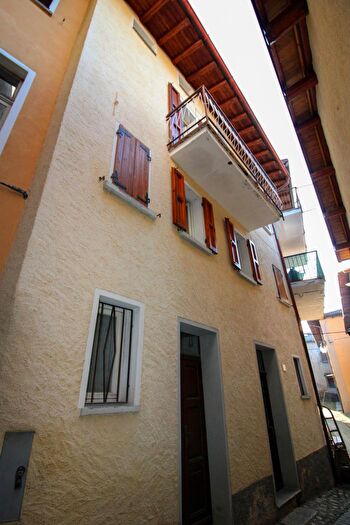 Casa con 9 locali in vendita in Piazza Fontana, Ponna
