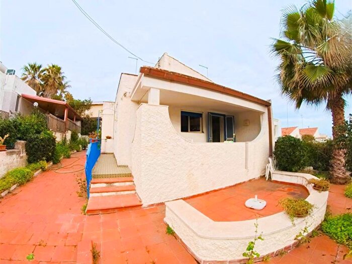 Casa trilocale in affitto in Viale dei Lidi, Fontane Bianche, Siracusa