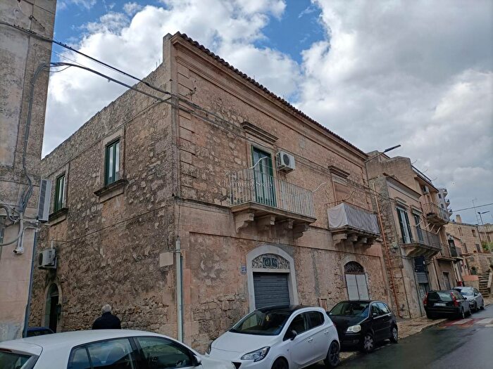 Casa quadrilocale in vendita in Vico Garaffa N, Modica