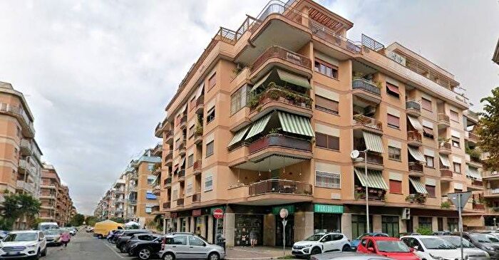 Appartamento trilocale in affitto in Via delle Gondole, Ostia Ponente, Roma