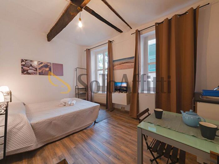 Appartamento monolocale in affitto in Vico Dietro il Coro della Maddalena, Maddalena, Genova