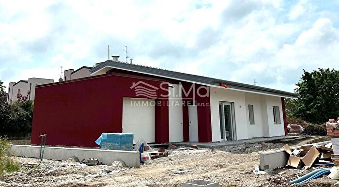 Casa quadrilocale in vendita in Via Gandolfi, Castello DArgile