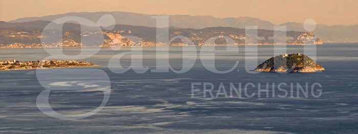 Appartamento con 5 locali in vendita in Viale Italia, Albenga