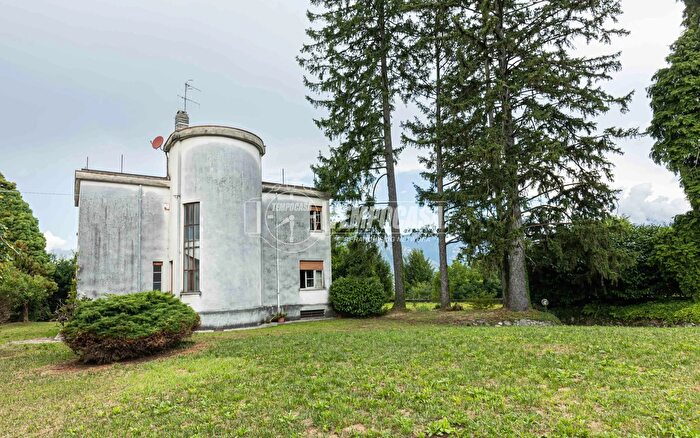 Casa con 5 locali in vendita in Via per Galbiate, Oggiono