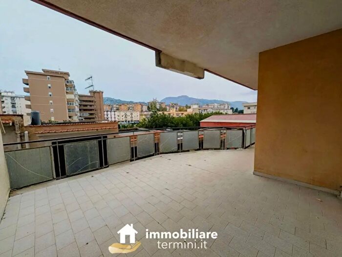 Appartamento quadrilocale in vendita in Via Bevuto, Termini Imerese