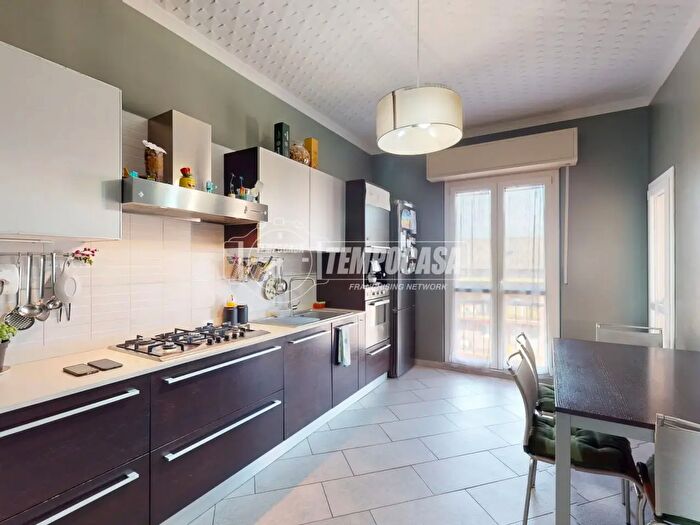 Appartamento con 5 locali in vendita in Via Rodolfo Morandi, Torino