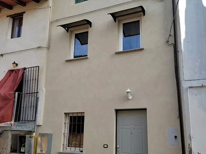 Casa bilocale in vendita in Via Ziano, Ziano Piacentino
