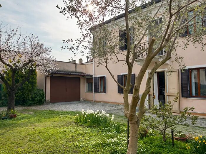 Casa trilocale in vendita in Via Giuseppe Cesare Abba, Padova