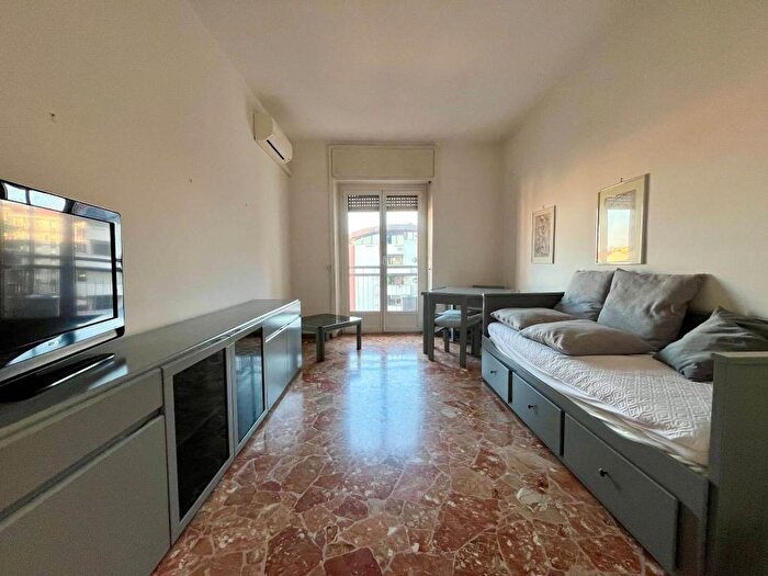 Appartamento trilocale in affitto in Dergano, Milano