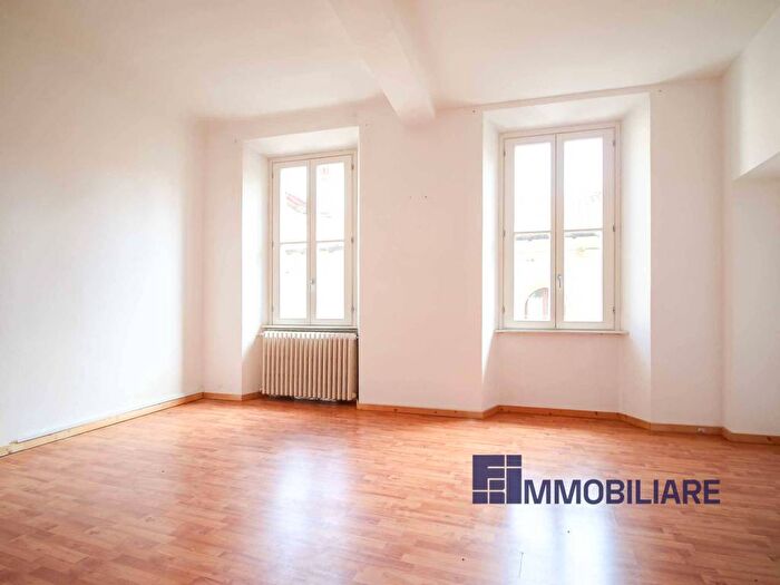 Appartamento quadrilocale in affitto in Via Mario Greppi, Centro, Angera