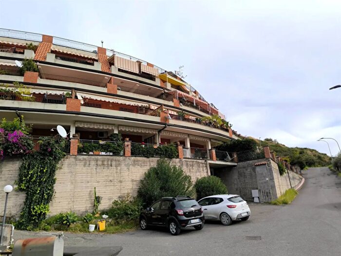 Appartamento bilocale in vendita in Via Monte Bianco, Letojanni