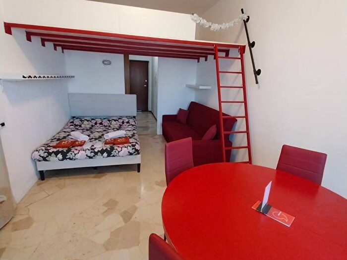 Appartamento monolocale in affitto in Via Giuseppe Meda, Ascanio Sforza, Milano