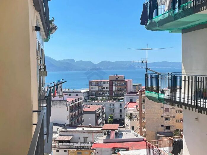 Appartamento quadrilocale in vendita in Via Vesuvio, Torre Annunziata