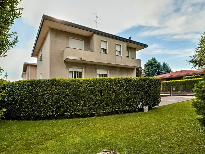 Casa in vendita in Via Iesolo, Meda