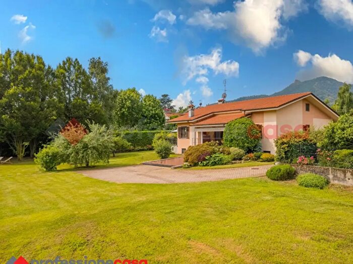 Casa con 11 locali in vendita in Via Ruata Lombarda, Cumiana