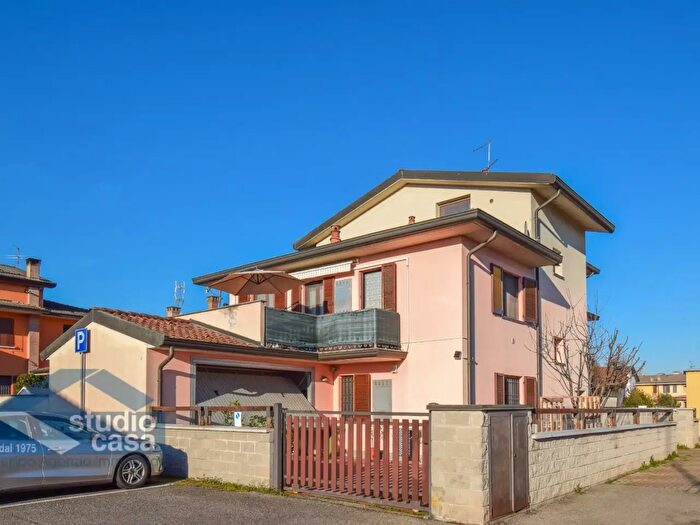 Appartamento bilocale in vendita in Via Fanfulla, Corte Palasio