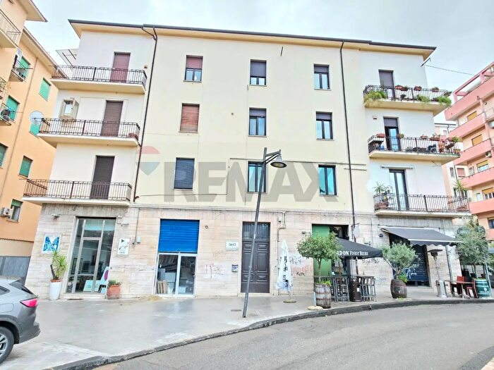 Appartamento con 5 locali in vendita in Piazza Santa Teresa, Cosenza