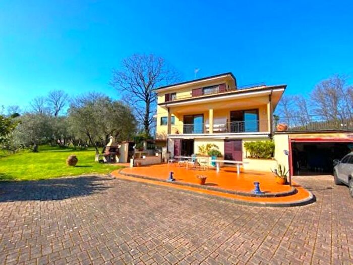 Casa con 6 locali in vendita in Bolano