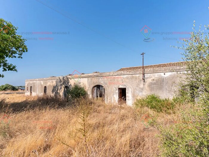 Casa con 10 locali in vendita in Siracusa