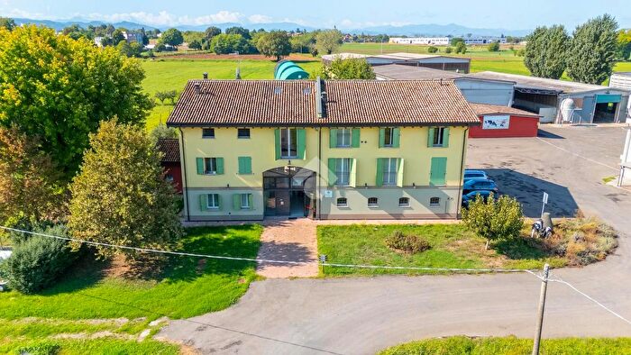 Casa con 16 locali in vendita in Str della Fornace, Cavriago