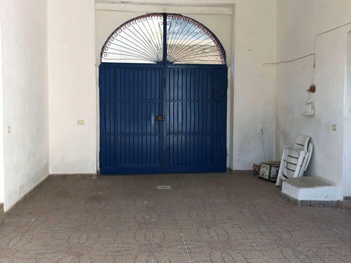 Casa con 8 locali in vendita in Via Barracca, Mondragone