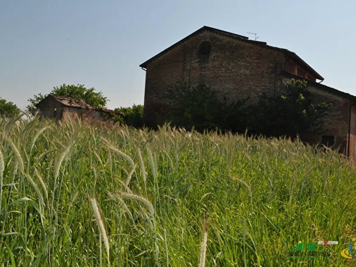 Casa con 10 locali in vendita in Frazione Borgonovo, Sissa Trecasali