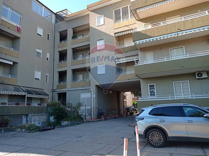 Appartamento bilocale in vendita in Via Giuseppe Garibaldi, Calatabiano