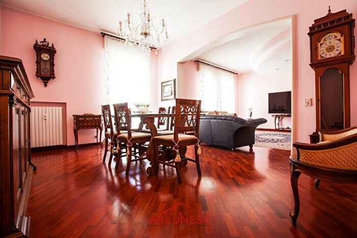 Appartamento quadrilocale in vendita in Via Crivelli, Parabiago