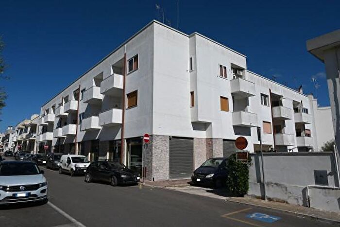 Appartamento trilocale in vendita in Via Don Francesco Gigante, Alberobello