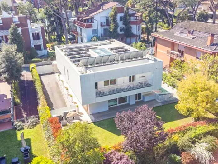 Casa con 6 locali in vendita in Via di Torre Gaia a, Roma