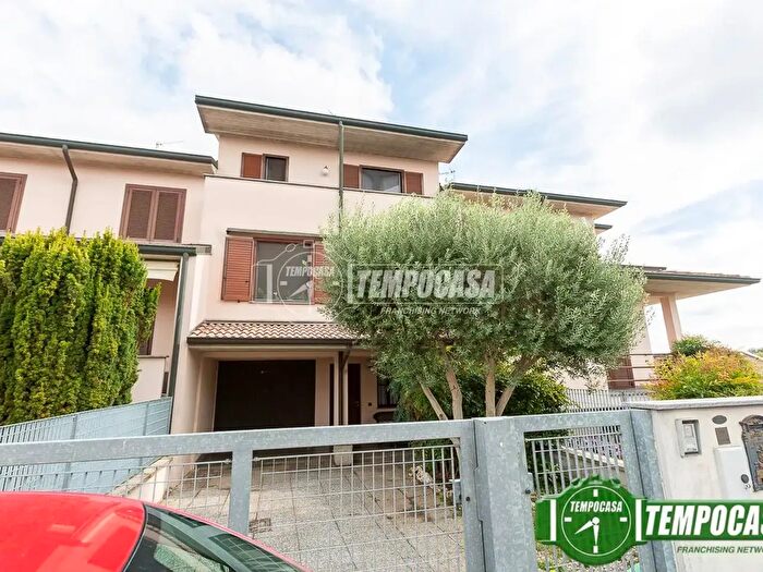 Casa quadrilocale in vendita in Viale Sandro Pertini, Sant'Angelo Lodigiano