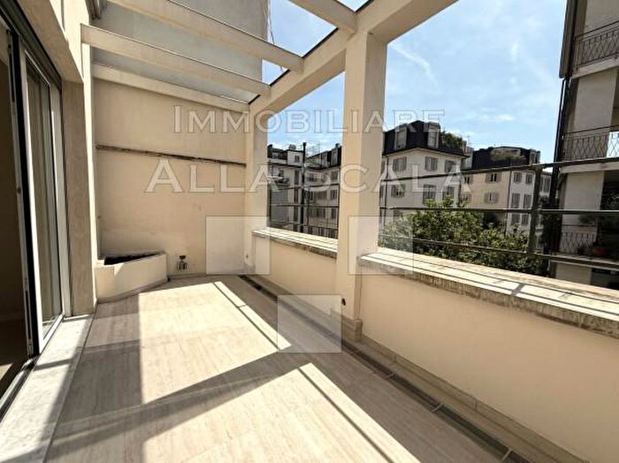 Appartamento trilocale in affitto in Via Carroccio, Milano