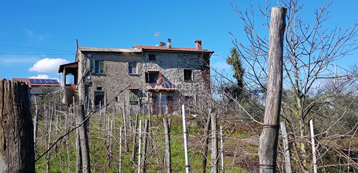 Casa bilocale in vendita in Vezzano Ligure