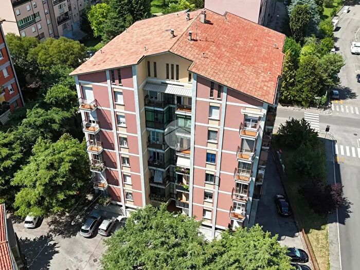 Appartamento quadrilocale in vendita in Via Giuseppe Belluzzo, Verona