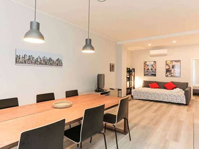 Appartamento trilocale in affitto in Via Negroli, Argonne Corsica, Milano