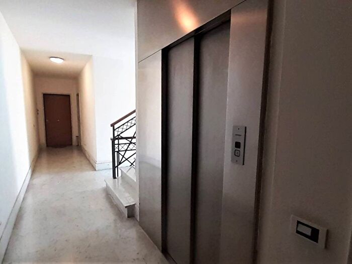 Appartamento trilocale in affitto in Marina di Massa Centro, Massa