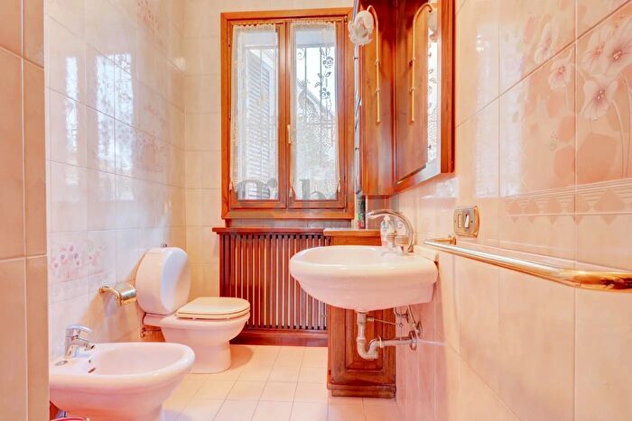 Casa con 7 locali in vendita in Vignola