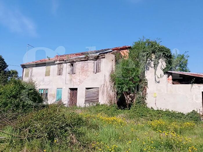 Casa con 8 locali in vendita in Boara Polesine Via San Marco, Rovigo