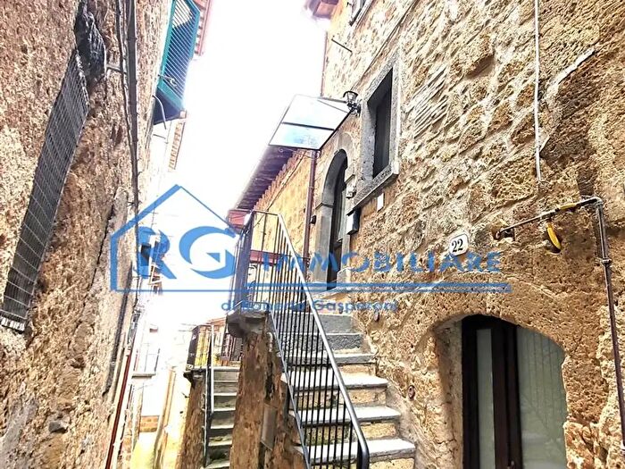 Casa trilocale in vendita in Via Pietro Romani, Bagnoregio