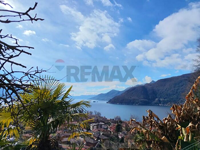 Casa con 9 locali in vendita in Via Francesco Baroggi, Maccagno con Pino e Veddasca