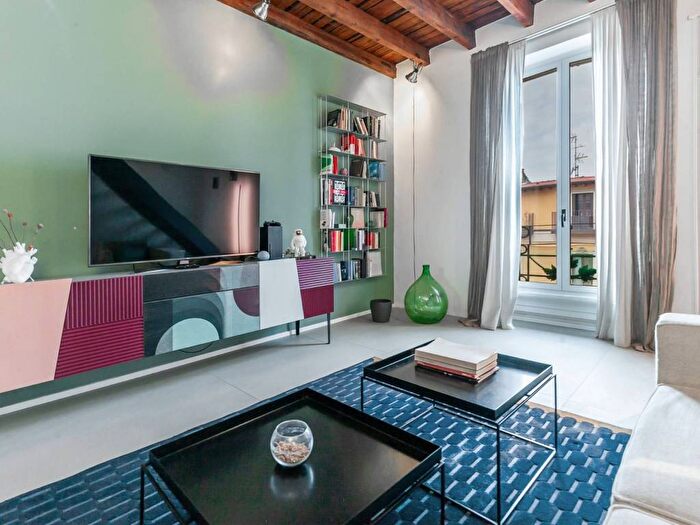 Appartamento trilocale in affitto in Via Carlo Farini, Isola, Milano