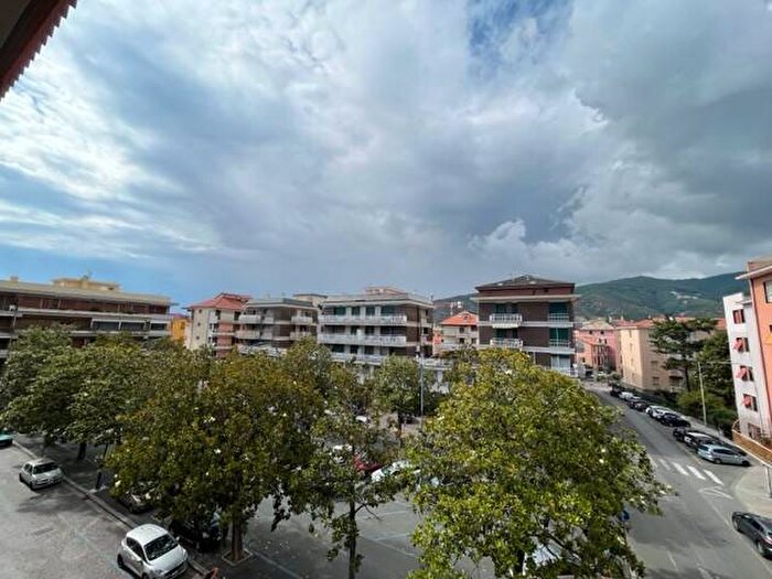 Appartamento quadrilocale in affitto in Piazza Aldo Moro, Centro, Sestri Levante