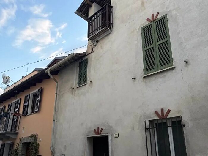Casa con 8 locali in vendita in Bistagno