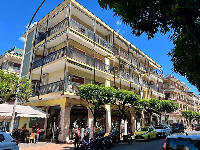 Appartamento con 5 locali in vendita in Viale Kennedy, Diano Marina