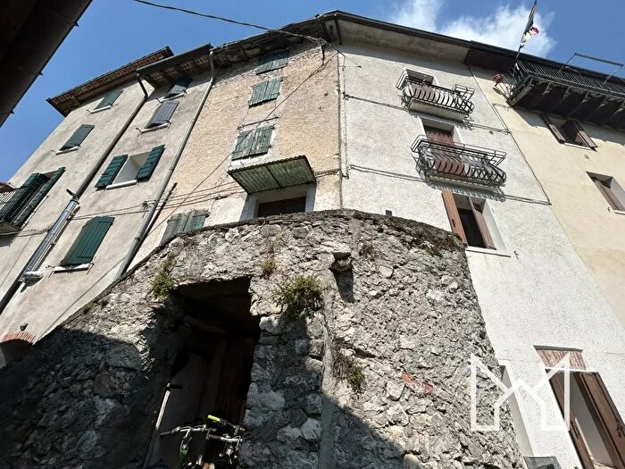 Casa trilocale in vendita in Valbrenta