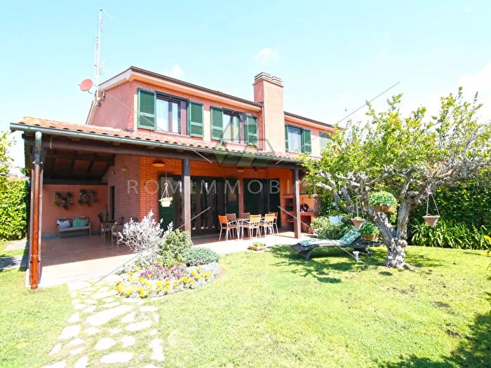 Casa trilocale in vendita in Via Francesco Cilea, Roma
