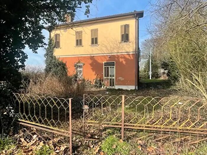 Casa con 8 locali in vendita in Via Primicello, Copparo