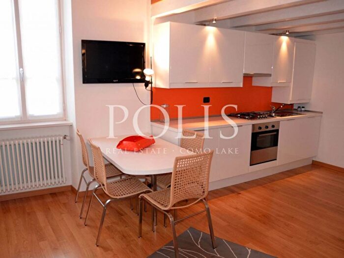 Appartamento bilocale in affitto in Via Cinque Giornate, Centro Storico, Como